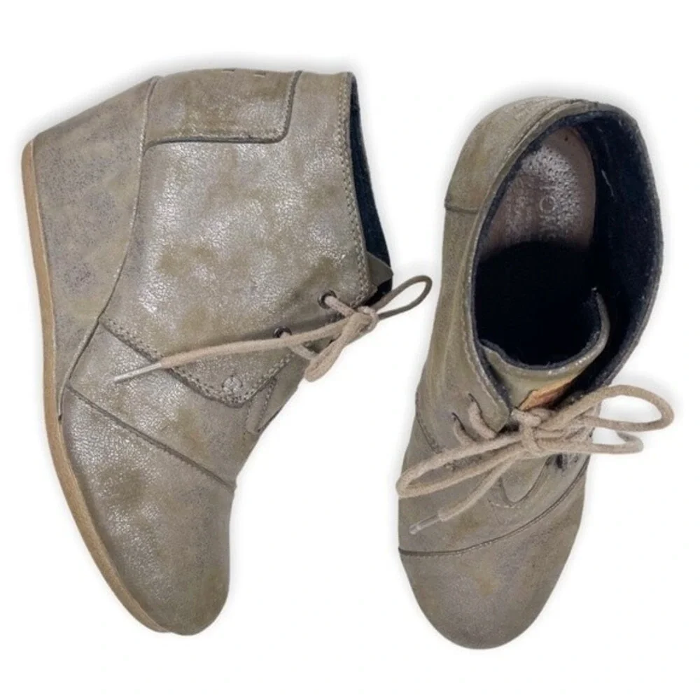 TOMS Desert Wedge Taupe Metallic Suede Lace Up Ankle Booties Womens 7.5 00814‎